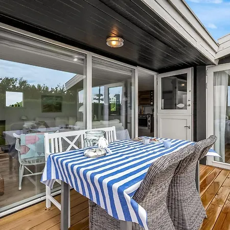 Gustav - 50m From The Sea By Interhome